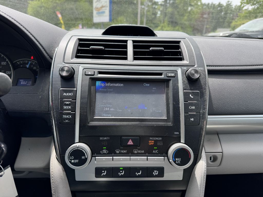 2014 Toyota Camry Image 19