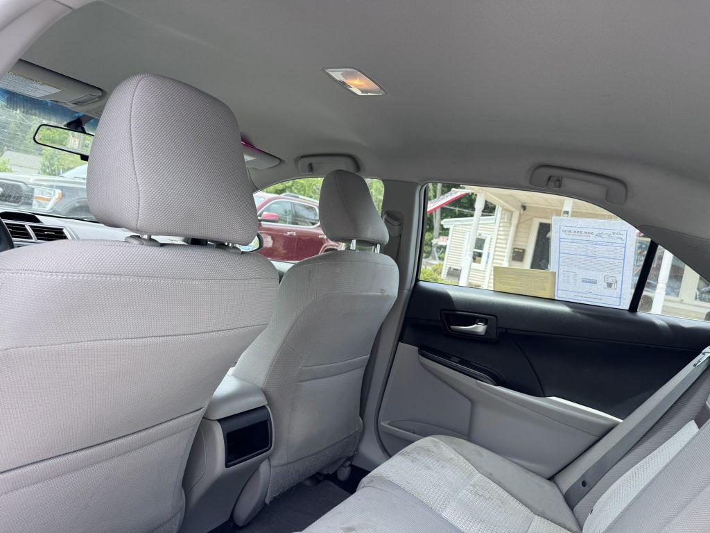 2014 Toyota Camry Image 20