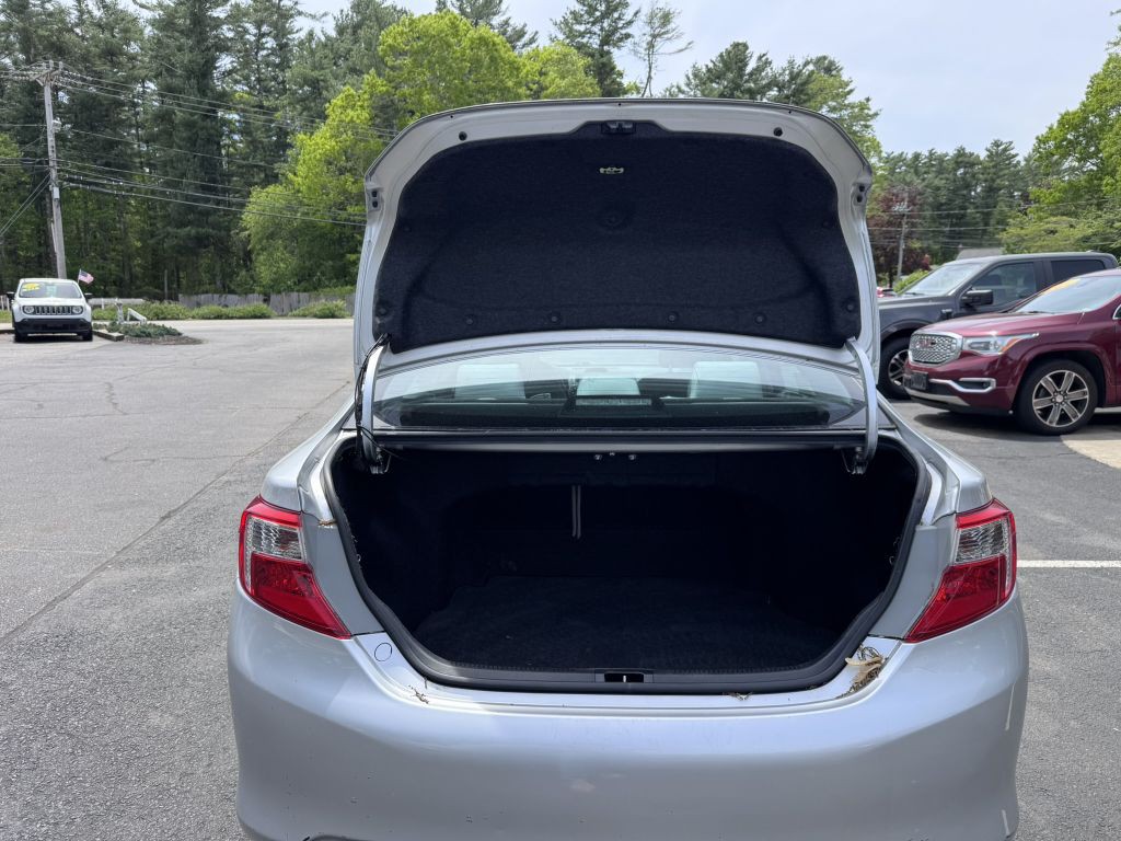 2014 Toyota Camry Image 21