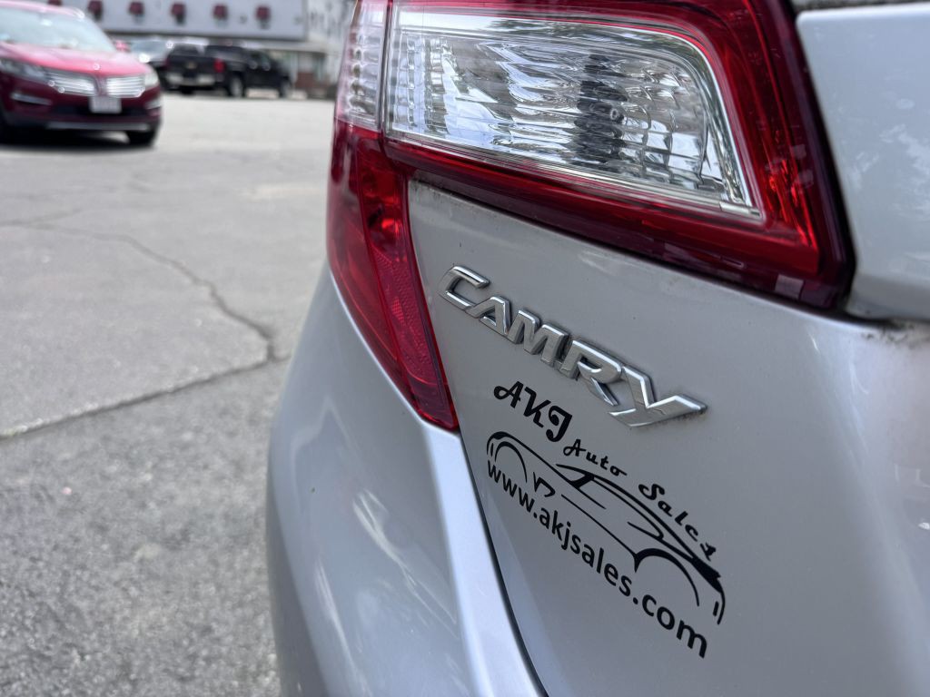 2014 Toyota Camry Image 22