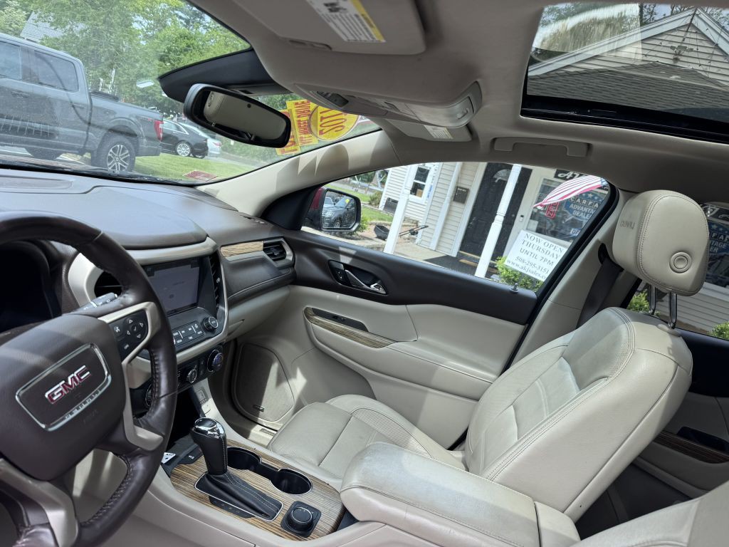 2017 GMC Acadia Image 3