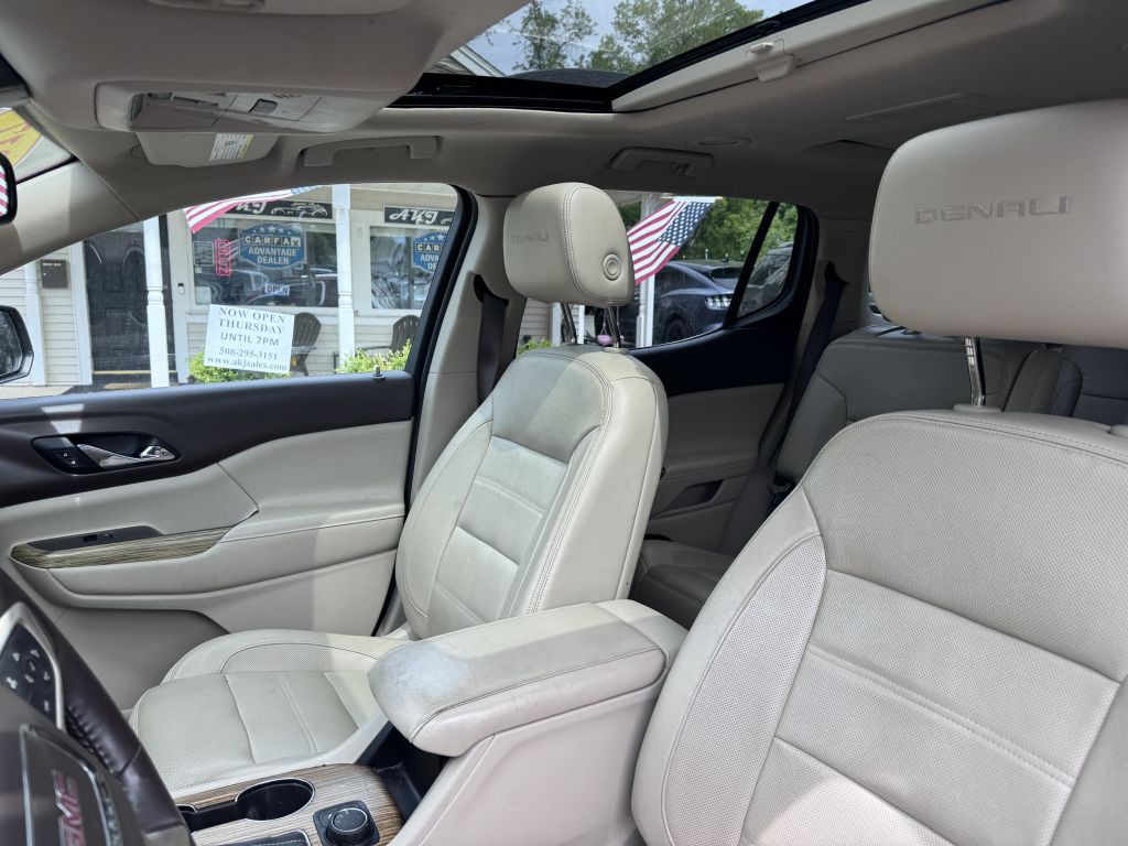 2017 GMC Acadia Image 4
