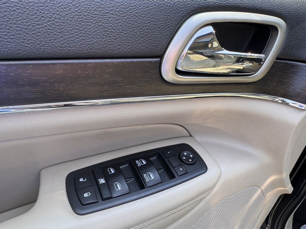 2017 Jeep Grand Cherokee Image 16