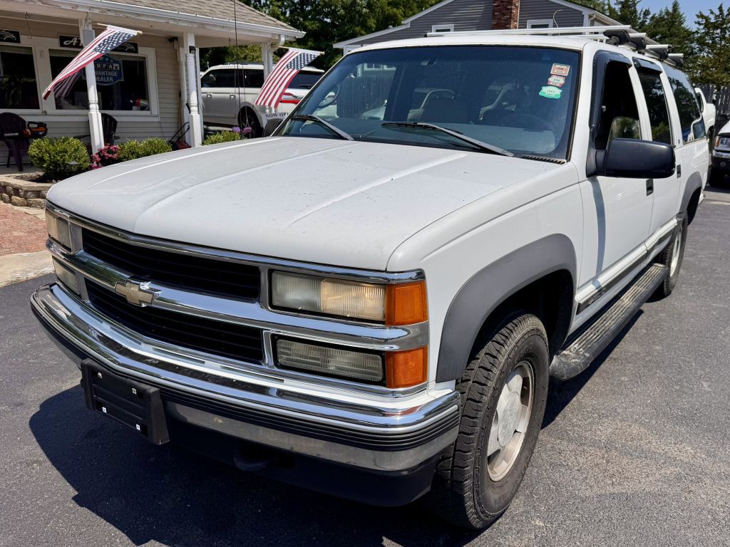 1999 Chevrolet Suburban Image 1