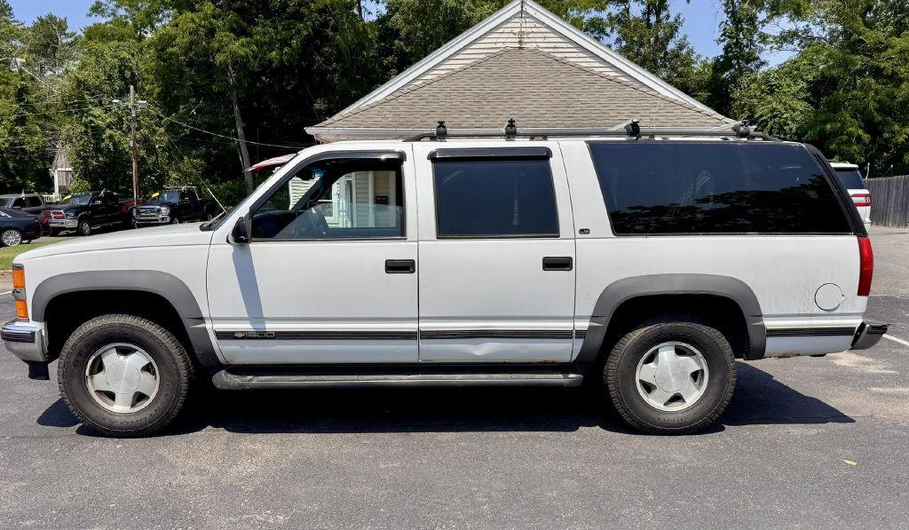 1999 Chevrolet Suburban Image 8