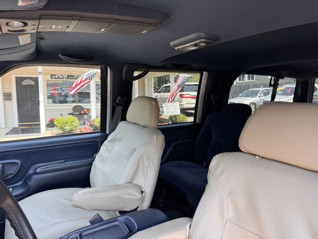 1999 Chevrolet Suburban Image 10