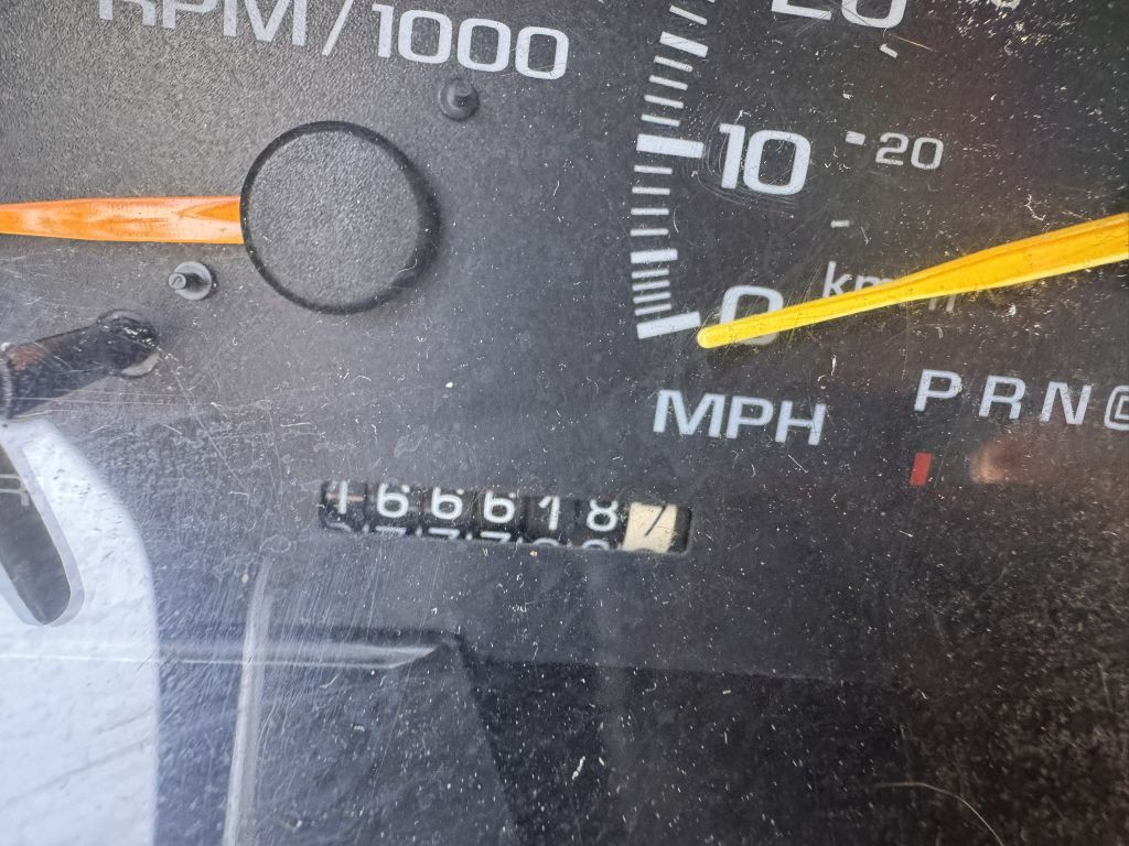 1999 Chevrolet Suburban Image 18