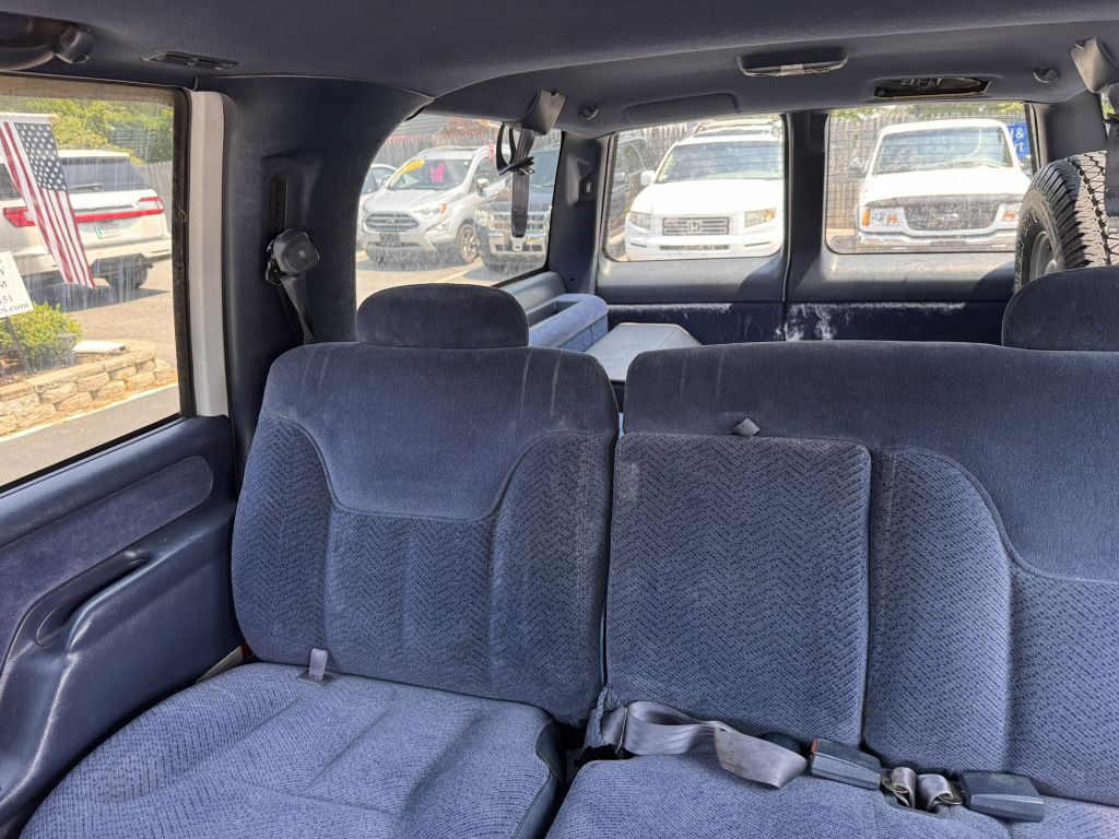 1999 Chevrolet Suburban Image 19