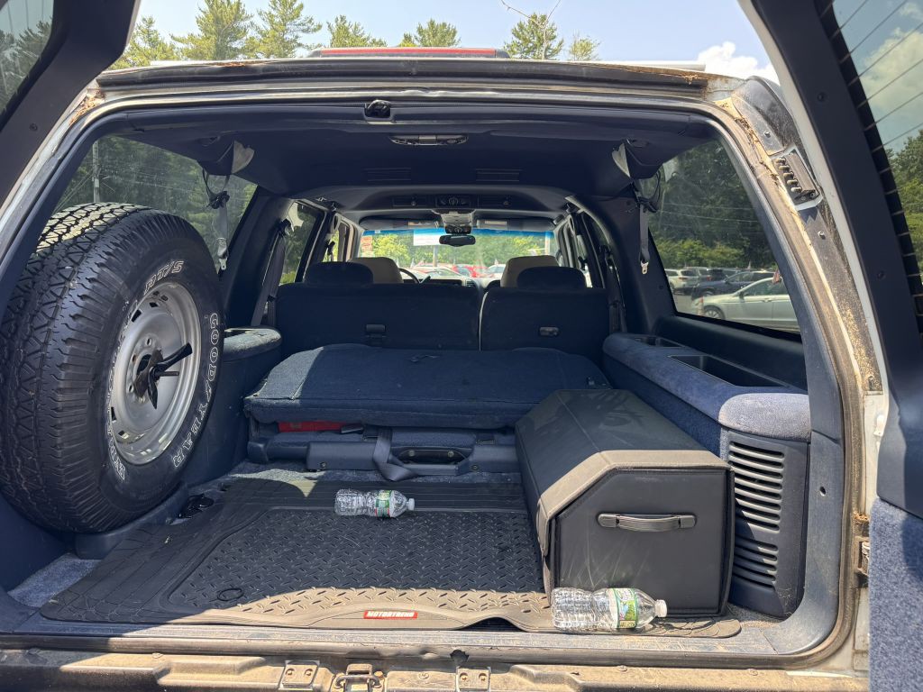 1999 Chevrolet Suburban Image 20