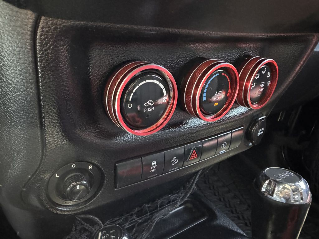2013 Jeep Wrangler Unlimited Image 19