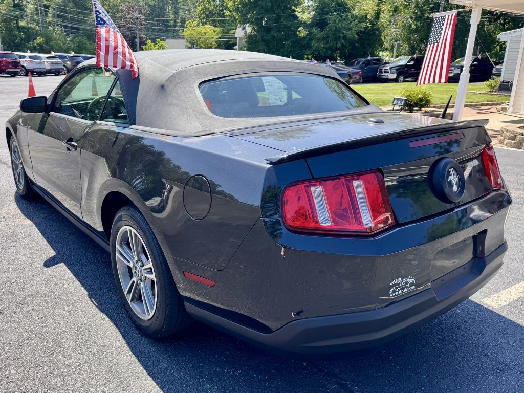 2010 Ford Mustang Image 7