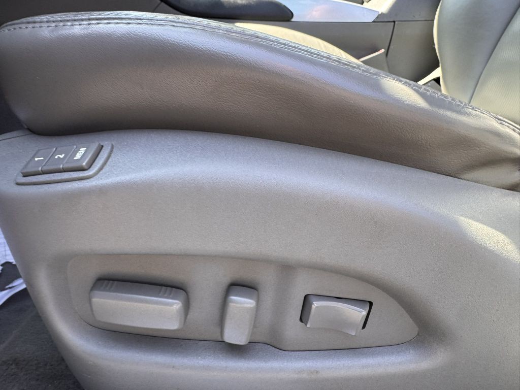 2010 Cadillac SRX Image 16