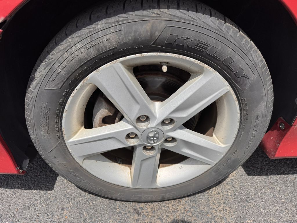 2013 Toyota Camry Image 13