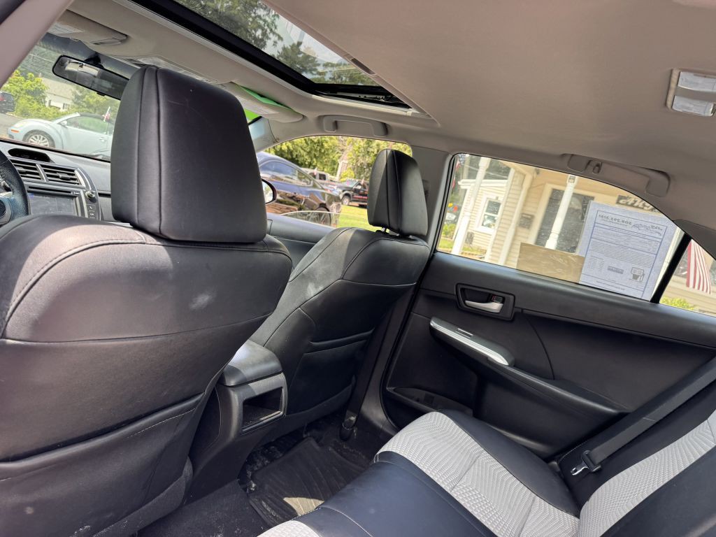 2013 Toyota Camry Image 19