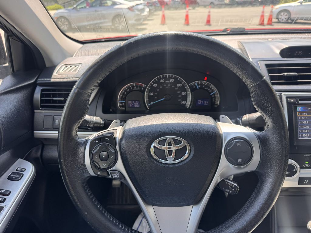 2013 Toyota Camry Image 17