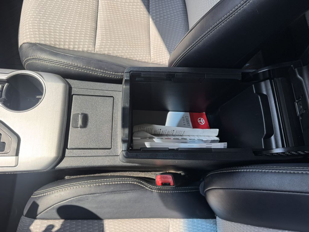 2013 Toyota Camry Image 21