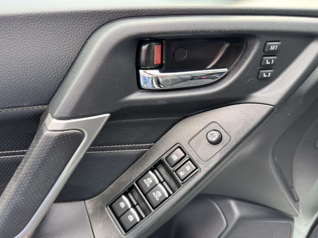 2017 Subaru Forester Image 12