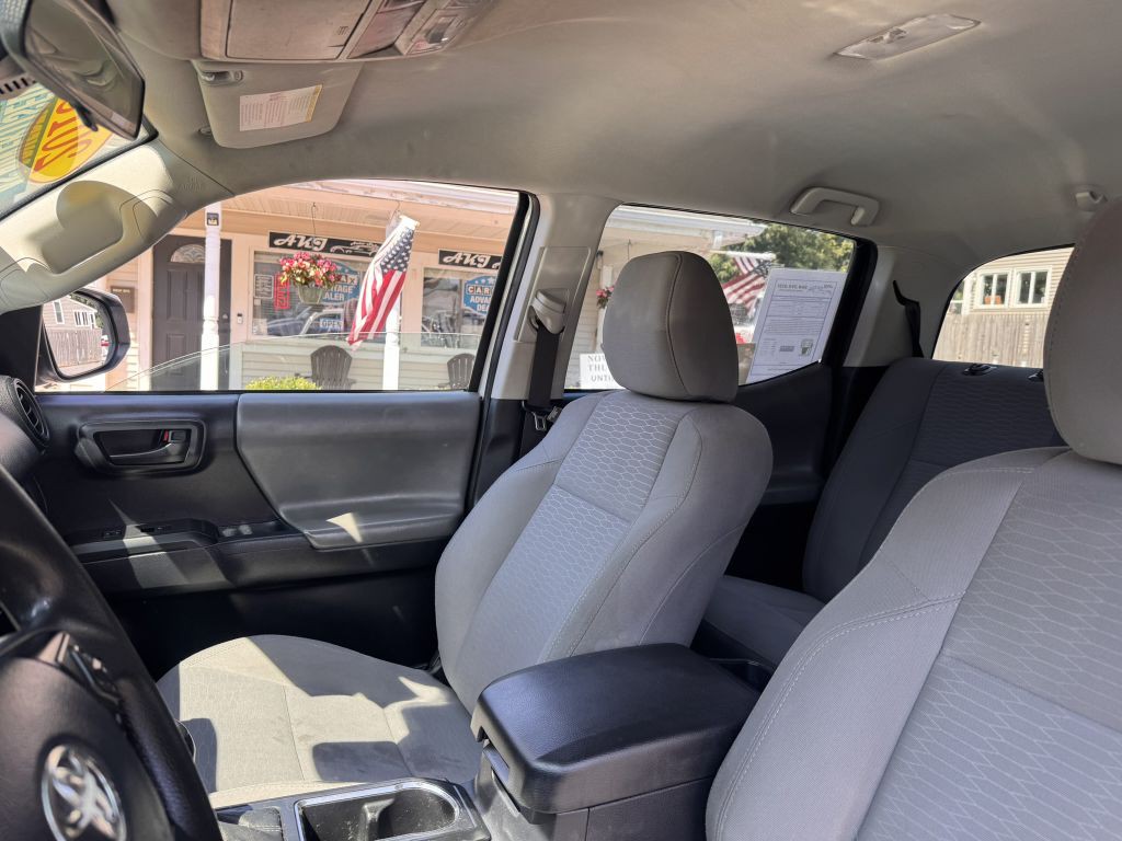 2018 Toyota Tacoma Image 10