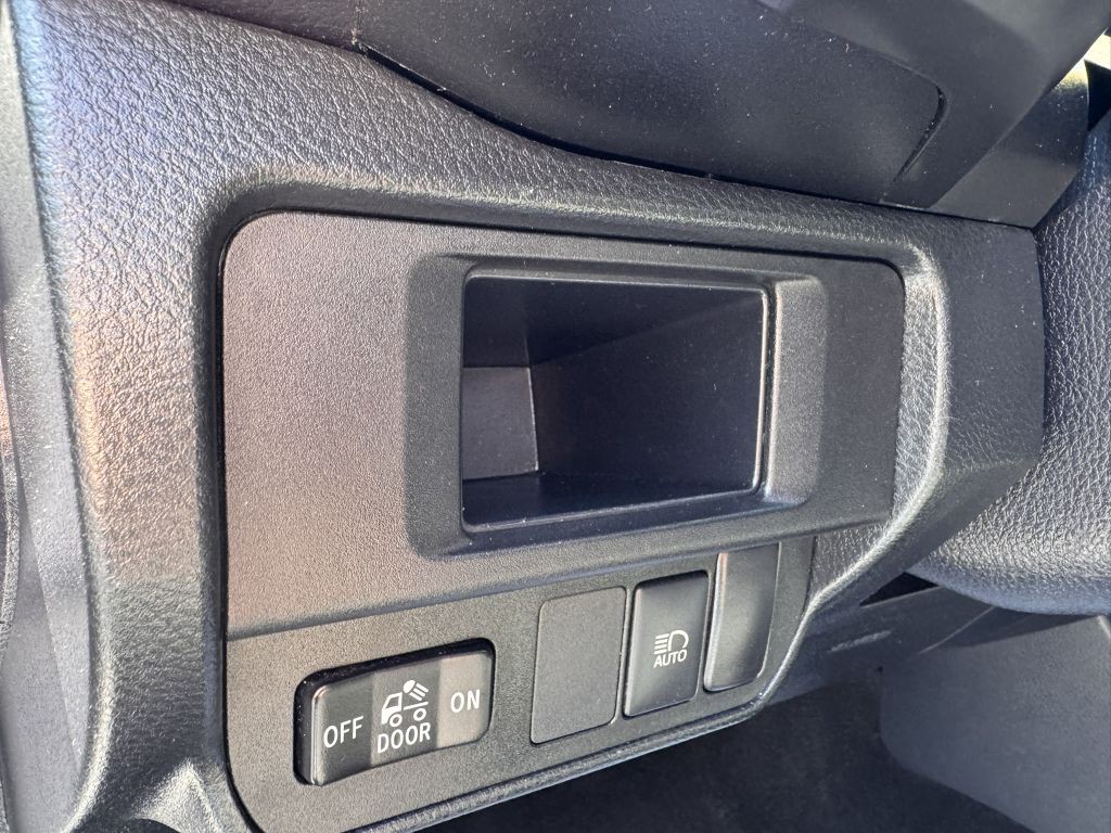 2018 Toyota Tacoma Image 17