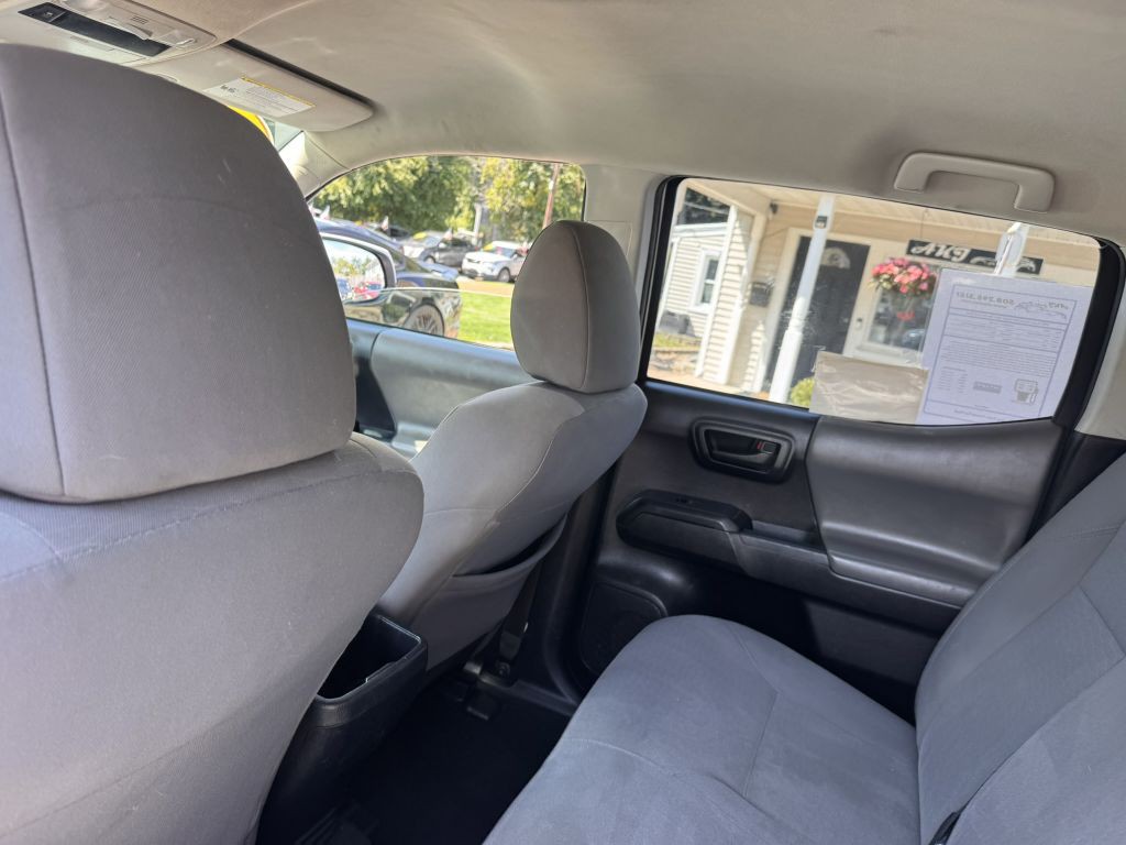2018 Toyota Tacoma Image 24