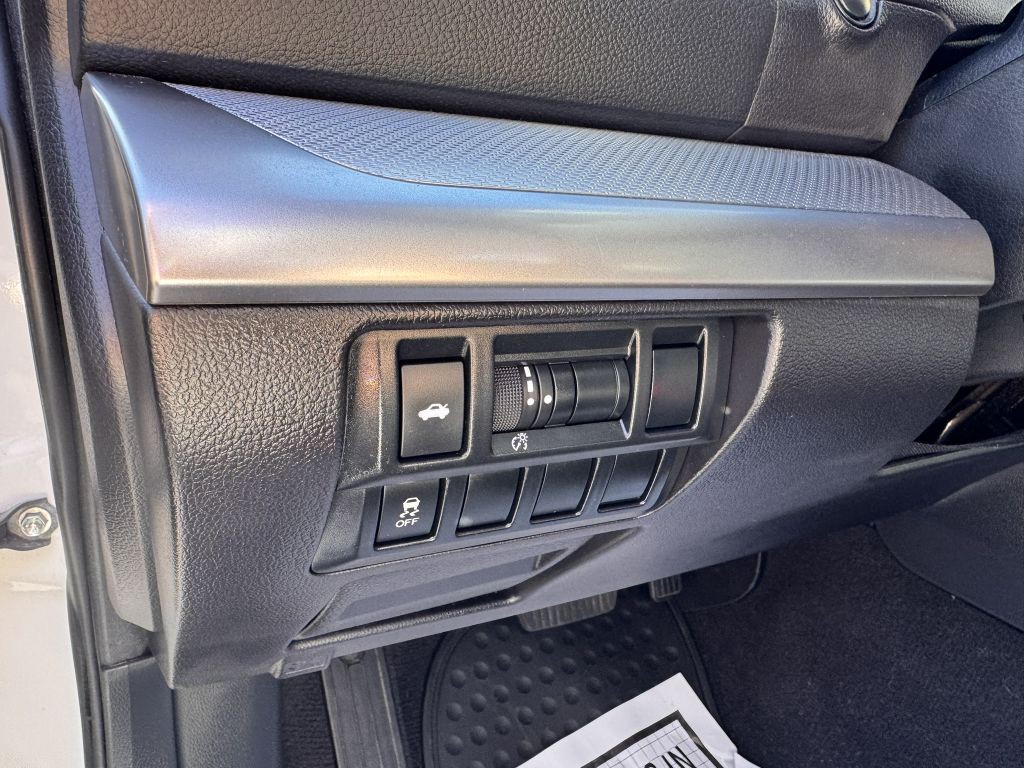 2016 Subaru Legacy Image 17