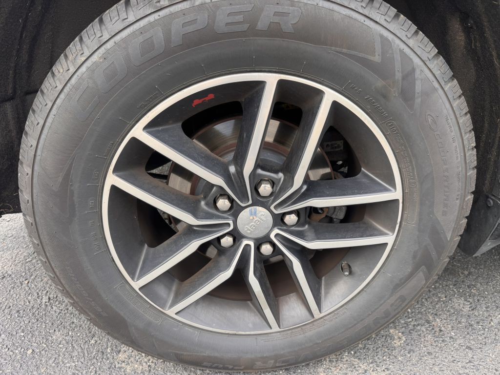 2018 Jeep Grand Cherokee Image 11