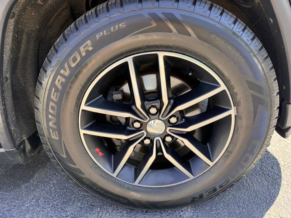 2018 Jeep Grand Cherokee Image 12