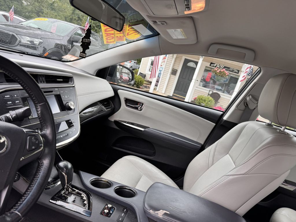 2015 Toyota Avalon Image 9