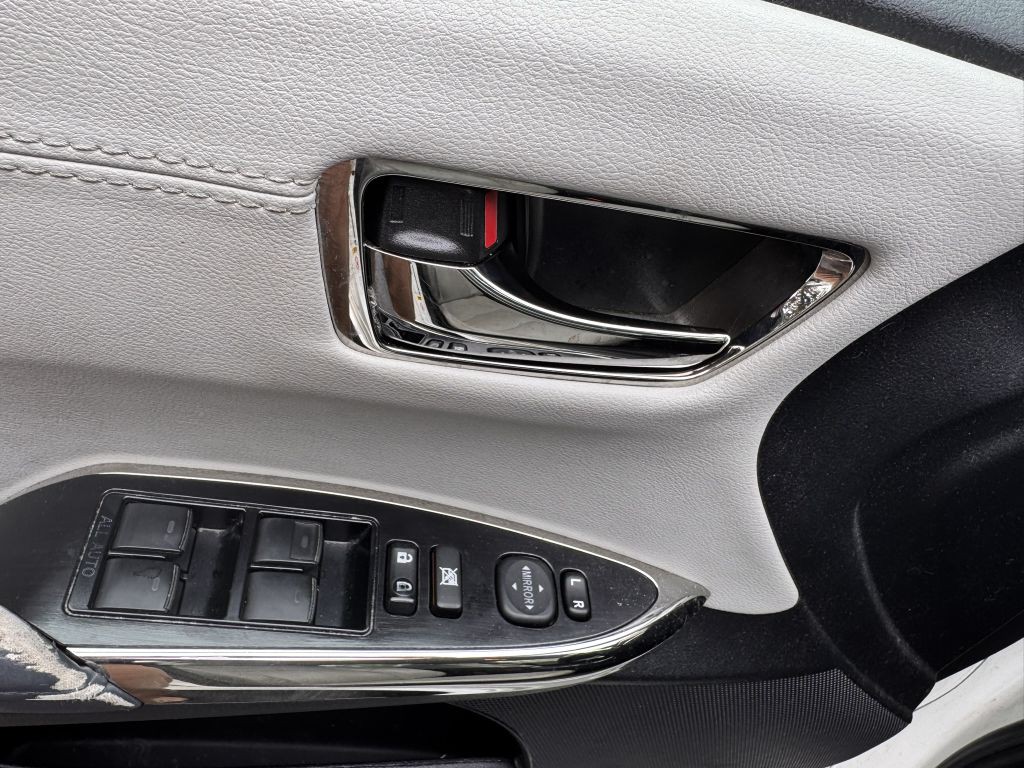2015 Toyota Avalon Image 15