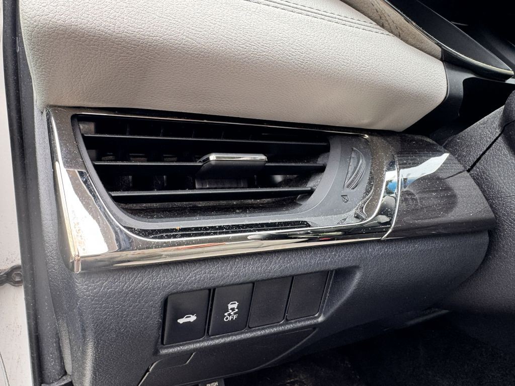 2015 Toyota Avalon Image 18