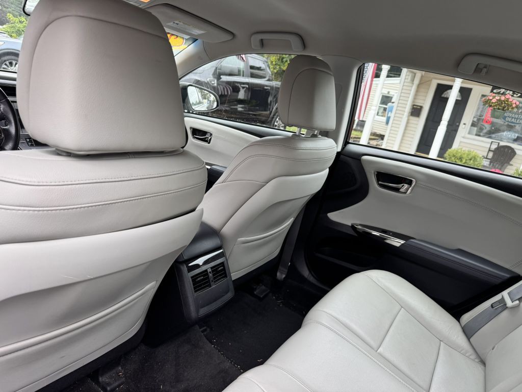 2015 Toyota Avalon Image 23