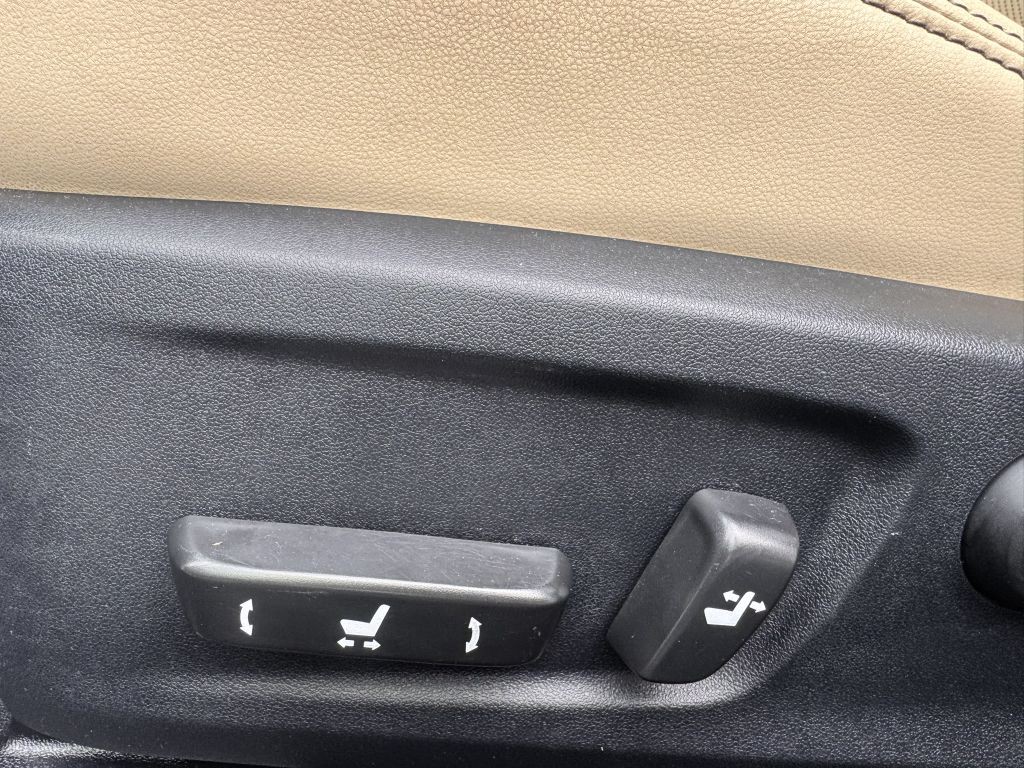 2015 Lexus IS 250 Image 16