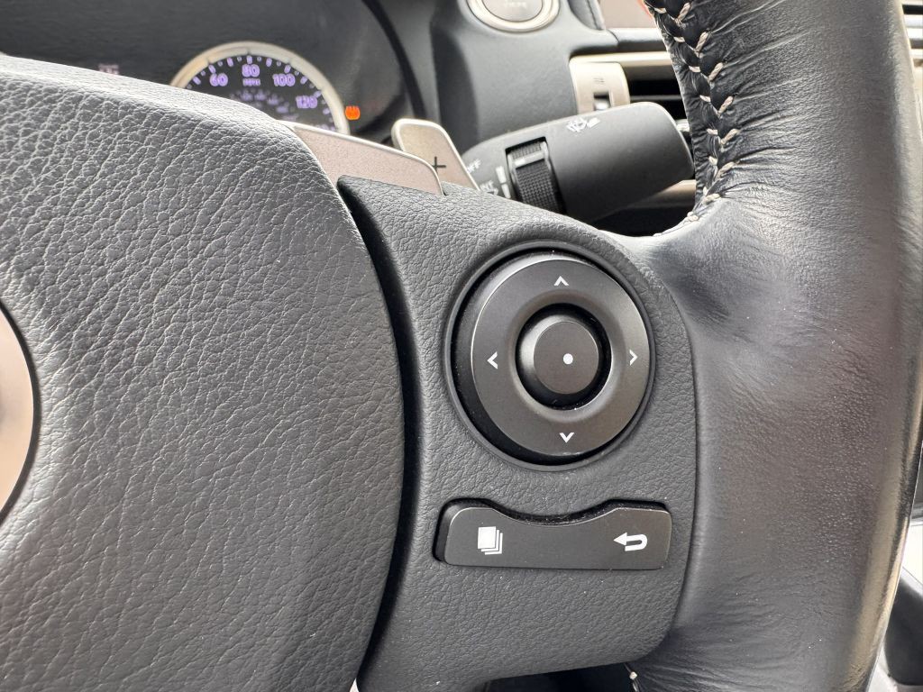 2015 Lexus IS 250 Image 21