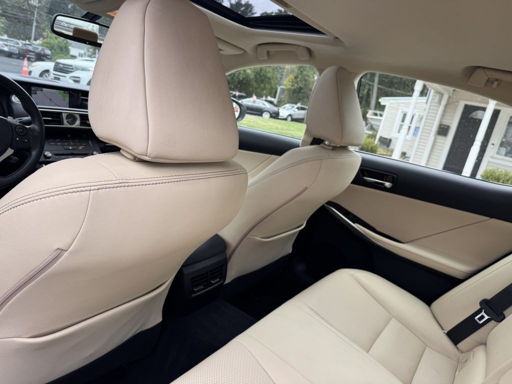 2015 Lexus IS 250 Image 30