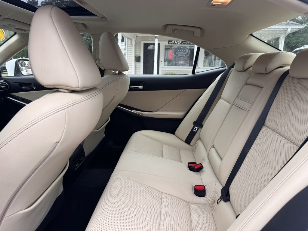 2015 Lexus IS 250 Image 31