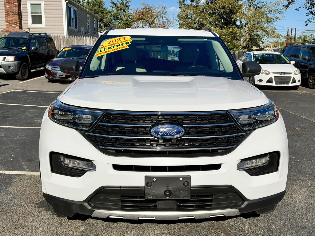 2023 Ford Explorer Image 2