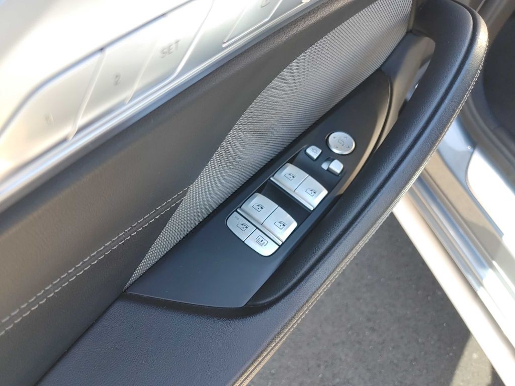 2020 BMW 8 Series Image 13
