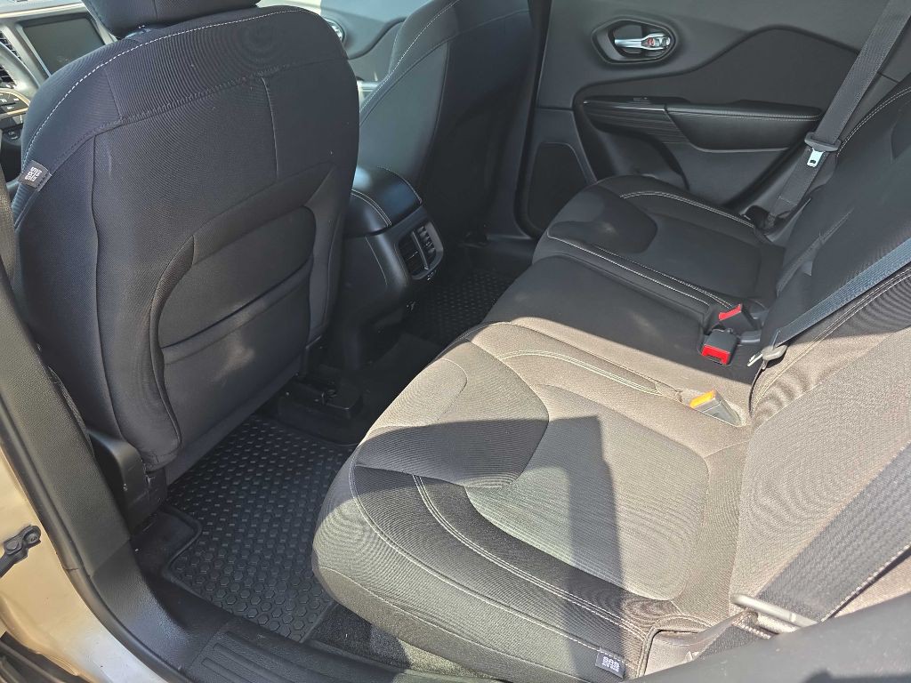 2015 Jeep Cherokee Image 12