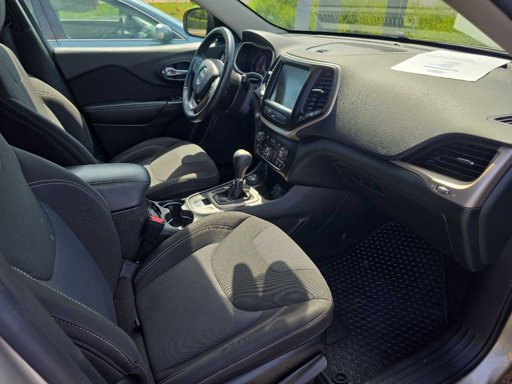 2015 Jeep Cherokee Image 17