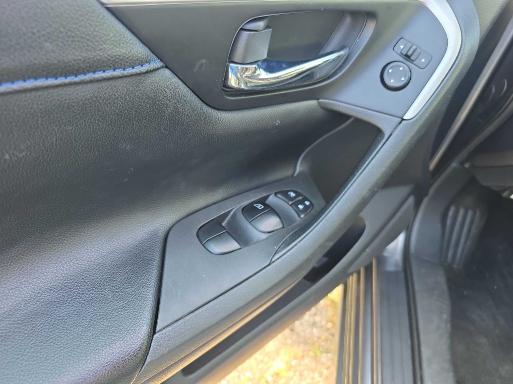 2017 Nissan Altima Image 8