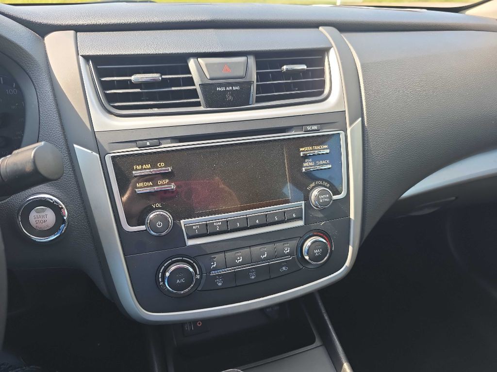 2017 Nissan Altima Image 9