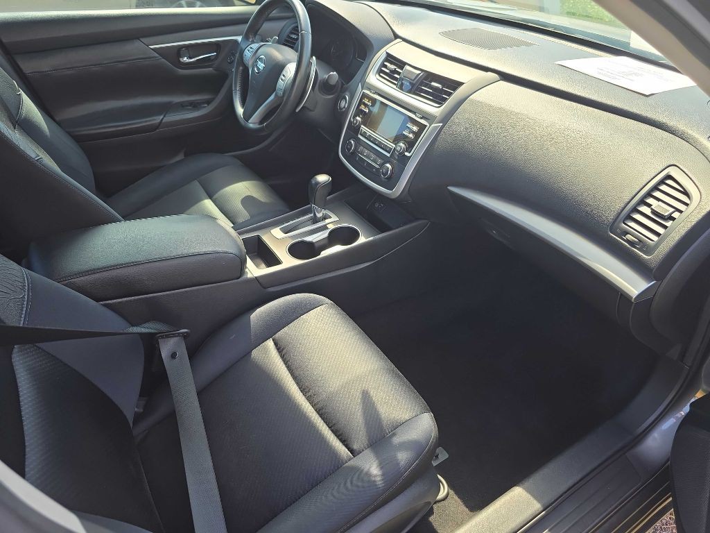 2017 Nissan Altima Image 17