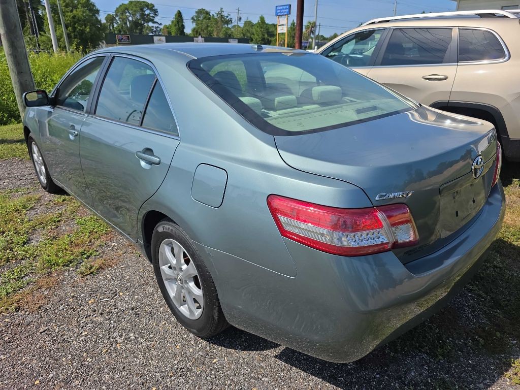 2011 Toyota Camry Image 3