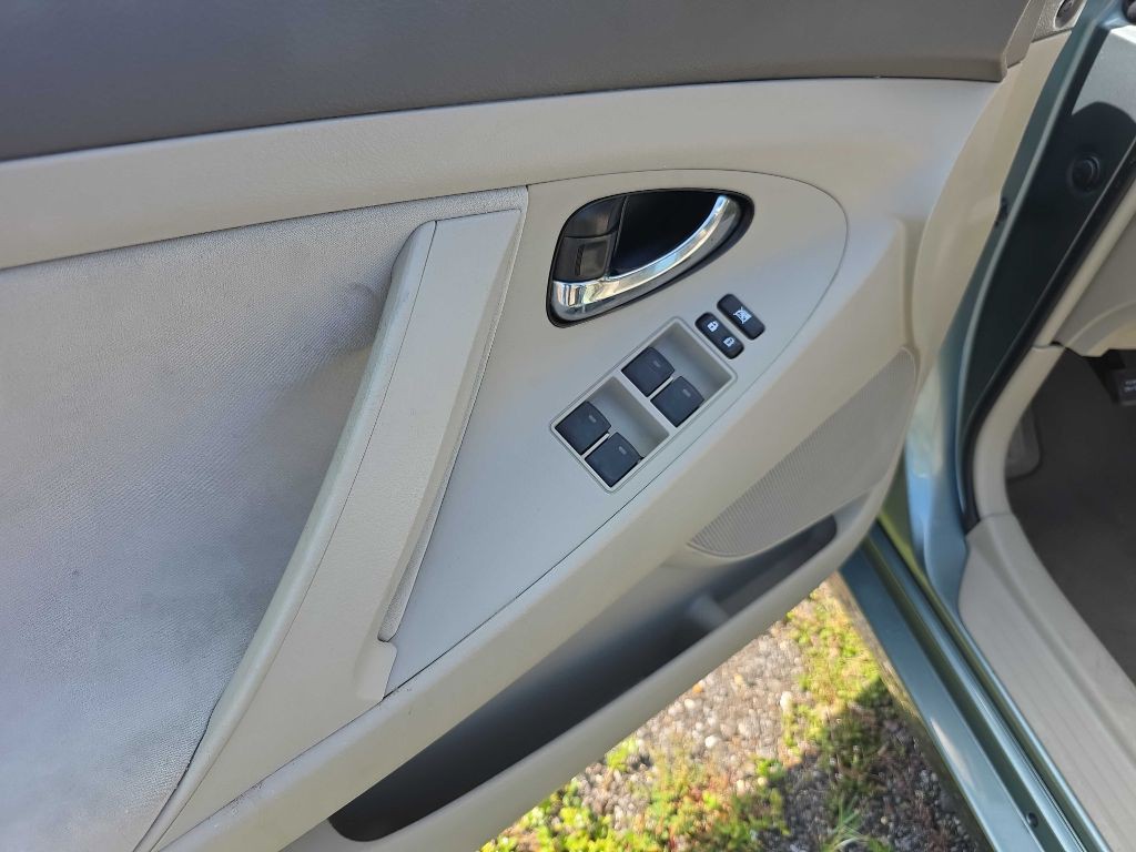 2011 Toyota Camry Image 8