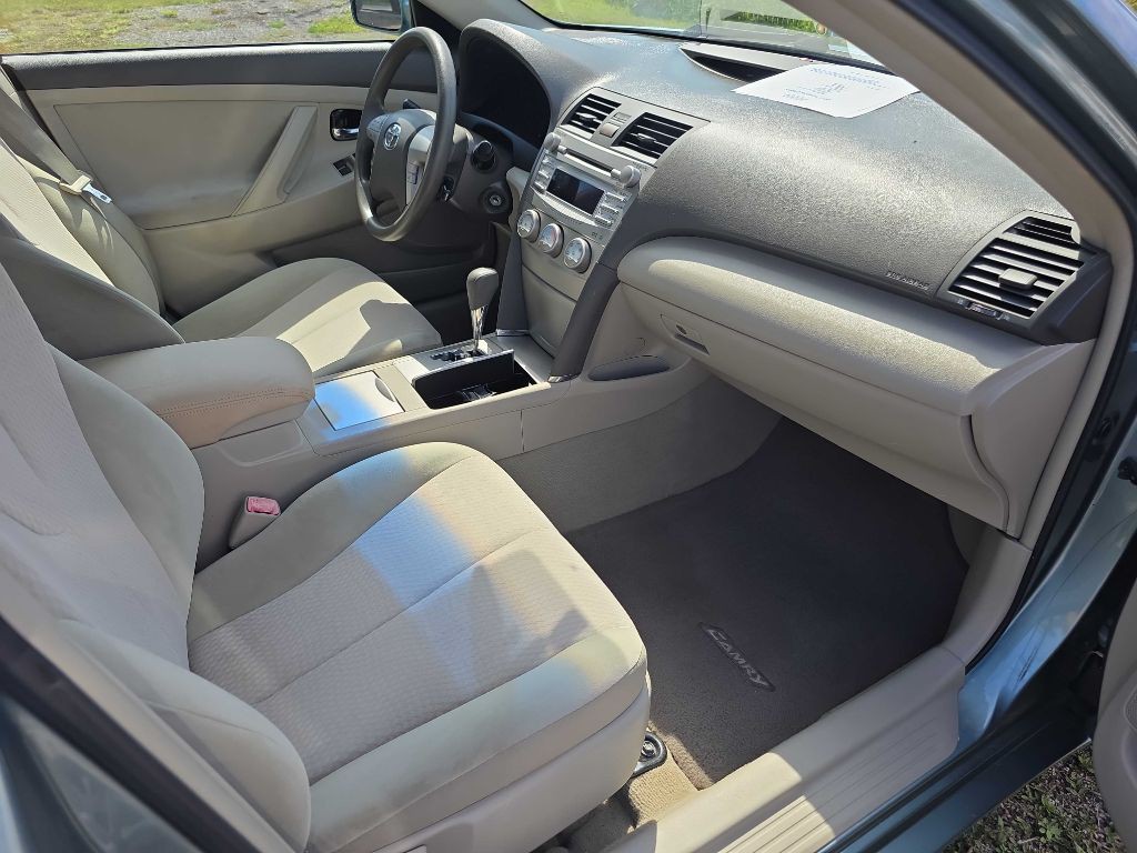 2011 Toyota Camry Image 16