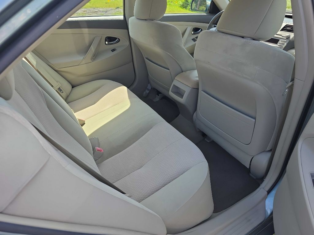 2011 Toyota Camry Image 17