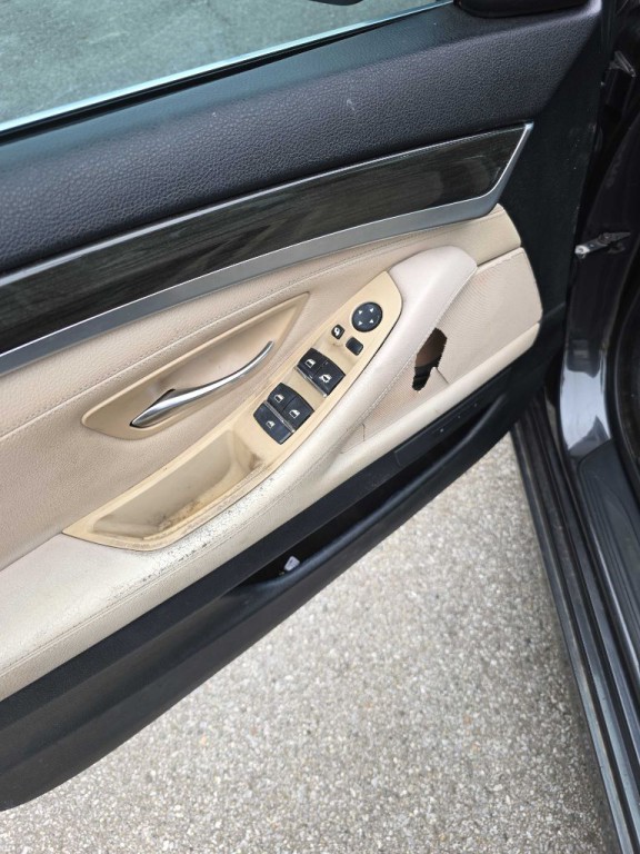 2012 BMW 5 Series Image 10