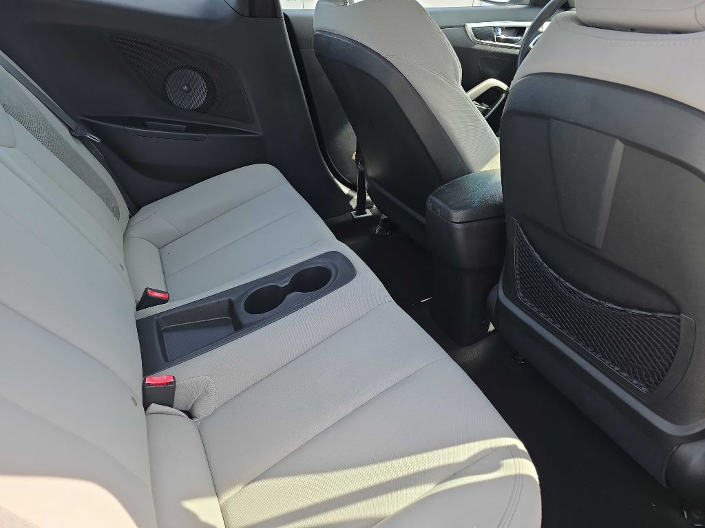 2013 Hyundai Veloster Image 10