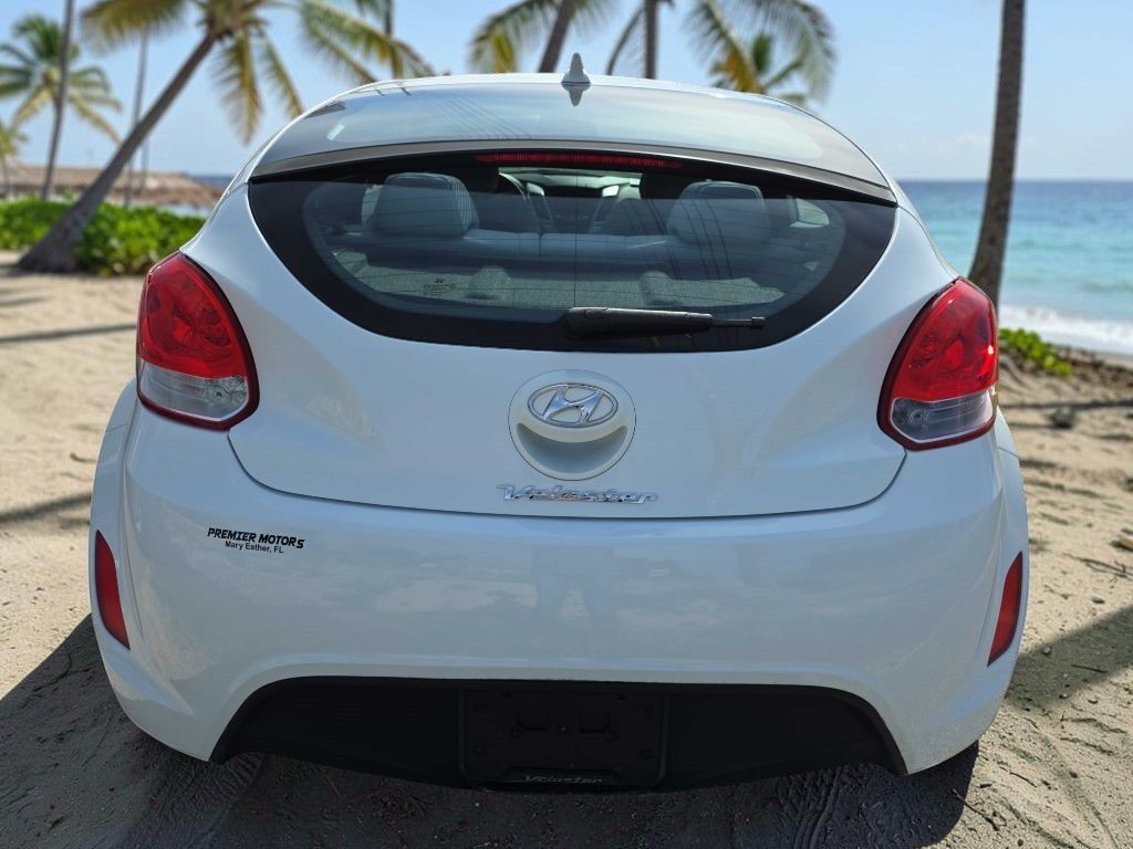 2013 Hyundai Veloster Image 3