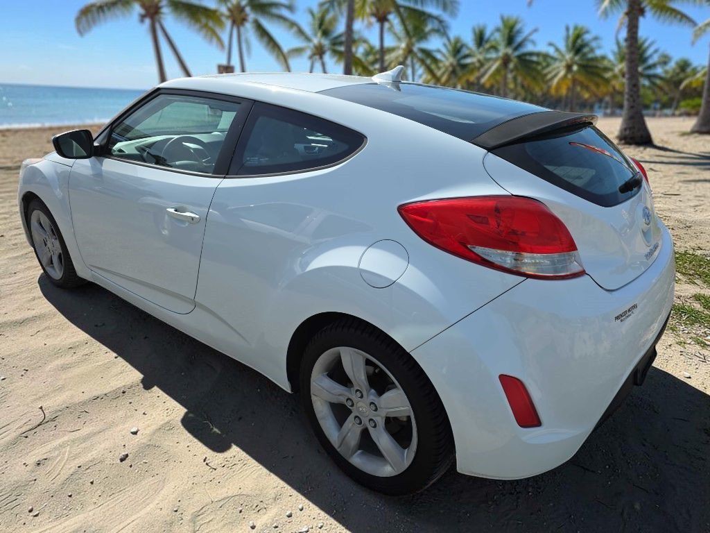 2013 Hyundai Veloster Image 4